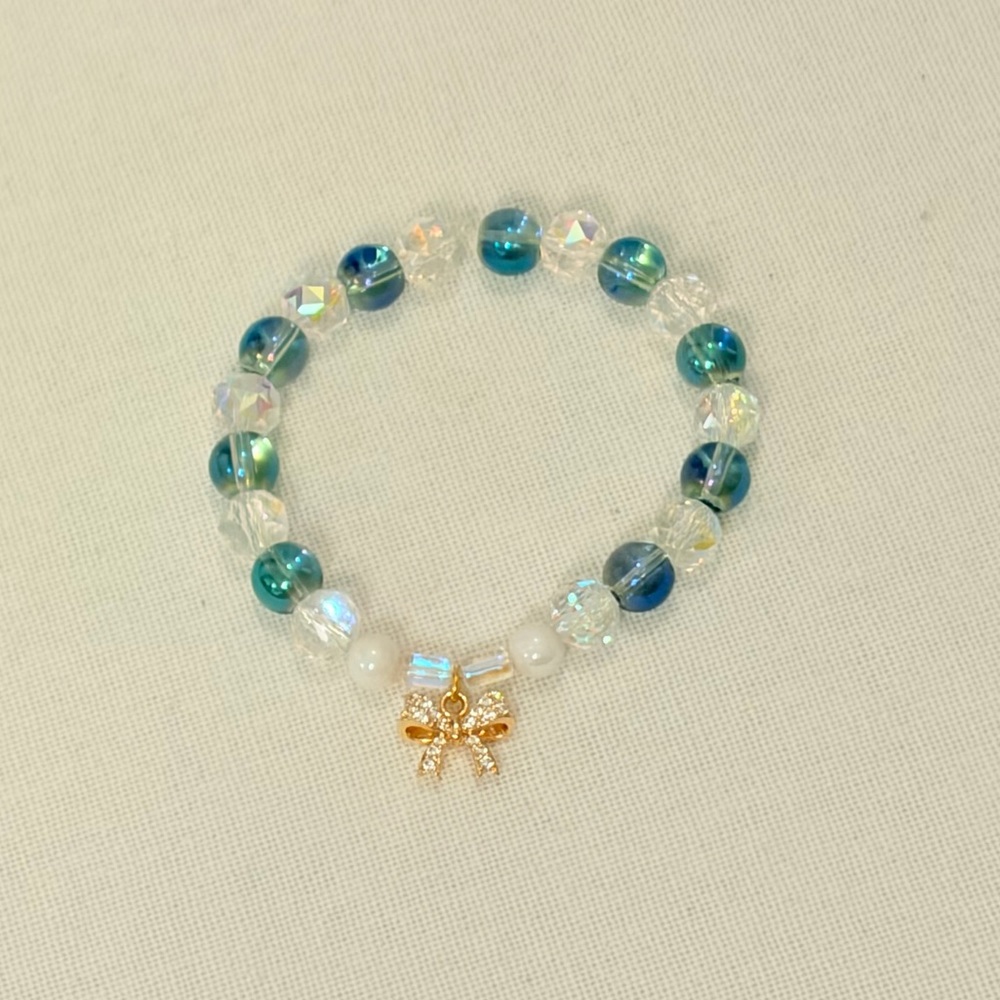 ✨ Handmade Teal Crystal Beaded Bracelet w/ Gold Bow Charm ✨